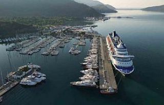 Dev yolcu gemisi bin 300 İsrailli yolcusu ile Marmaris’e...