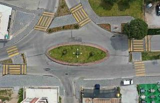 Didim’de yeni yapılan kavşağın peyzaj çalışmaları...