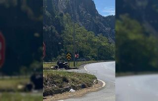 Direksiyon hakimiyetini kaybeden motosiklet sürücü...
