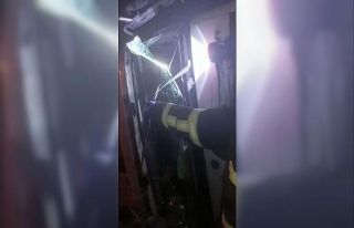 Direksiyon hakimiyetini kaybeden un yüklü tırın...