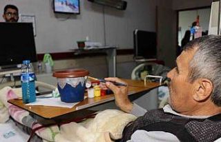 Diyaliz hastaları boyama yaparak keyifli vakit geçiriyorlar