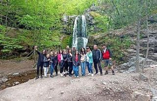 Doğa tutkunları Beşikderesi Şelalesi’nde yürüyüşle...