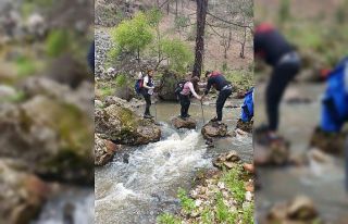 Doğa yürüyüşçüleri Zahran Vadisi’nde eşsiz...