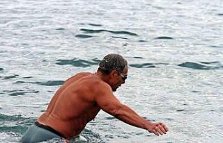 Dün karada sörf yapıp, bugün denizde yüzdüler