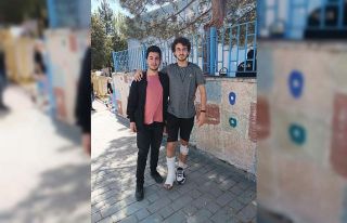 Dün kaza geçirdi, bugün hayatındaki ilk oyunu...