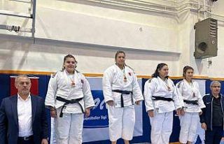 Düzce Üniversitesi’ne 3 madalya