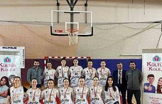 Düzceli kızlar adını yarı finale yazdırdı