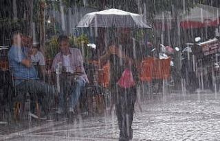 Edirne’de sağanak vatandaşlara zor anlar yaşattı