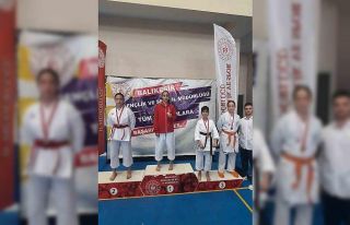 Edremitli karateciler göz doldurdu