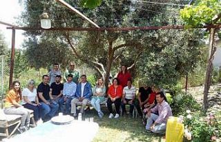 Efeler’de 4 bin 300 kuşkonmaz fidesi dağıtıldı