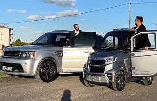 Elazığ sokaklarındaki 2.3 metrelik minik elektrikli...