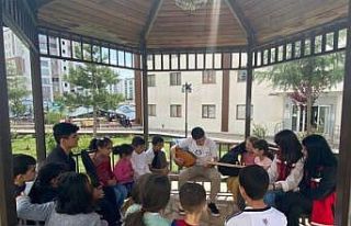 Elazığ’da depremzede çocuklar yalnız bırakılmıyor