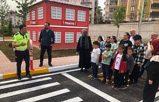 Elazığ’da öğrencilere trafik eğitimi verildi