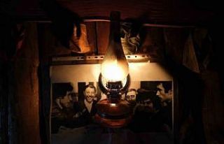 Elektrikler kesilince gaz lambası nostalji yaşattı