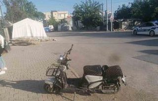 Elektrikli bisiklet park halindeki kamyona çarptı:...