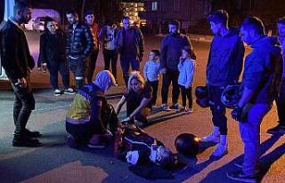 Elektrikli bisiklete çarpan sürücü olay yerinden...