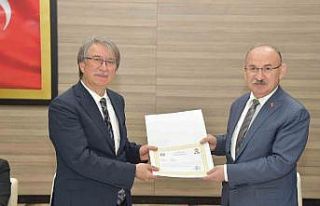 Emekliye ayrılan Vali Yardımcısı Mesut Eser’e...