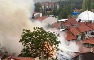 Emet’te ahşap ev yangını korkuttu