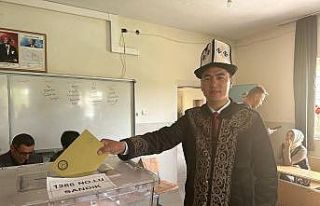 Erciş’te yaşayan Kırgız Türkleri seçimde yöresel...