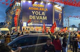 Erdoğan’ın zaferi Gaziantep’te coşkuyla kutlanıyor