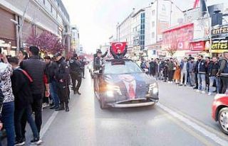 Erzurumlular Erdoğan’ın zaferini halaylarla kutladılar