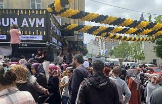 Esenyurt’ta mağaza açılışında izdiham