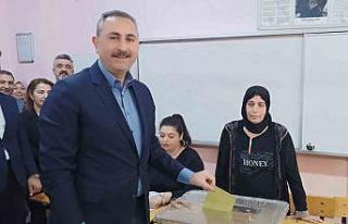 Eski Adalet Bakanı Gül oyunu Gaziantep’te kullandı