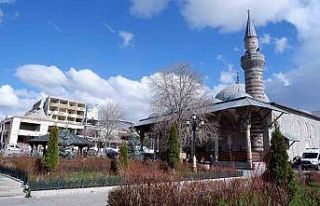 Eski belediye binasında yıkım hızla sürüyor