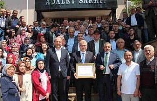 Eski Sağlık Bakan Yardımcısı Eldemir mazbatasını...