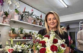 Eskişehirliler oy kullandıktan sonra çiçekçilerde...