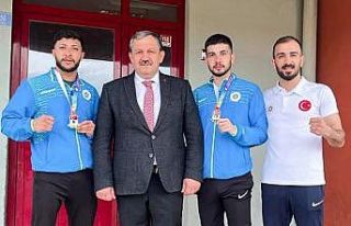 ETÜ’ye kick boksta çifte madalya