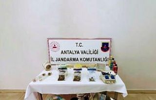 Evinde uyuşturucu üretti, iş yerinde satamadan...