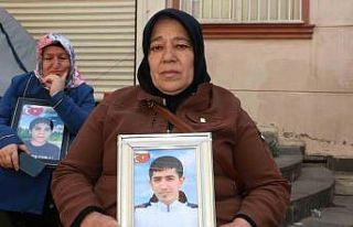 Evlat Nöbetindeki anneden PKK’ya serzeniş