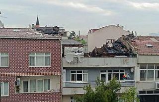 Eyüpsultan’da 2 katlı binanın çatısı alev...