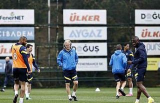 Fenerbahçe, Antalyaspor maçı hazırlıklarına...