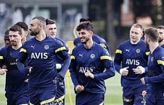 Fenerbahçe, Antalyaspor maçı öncesi kampa girdi