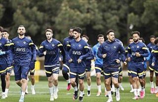 Fenerbahçe, tesislerde kampa girdi