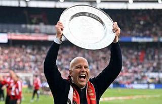 Feyenoord’da Arne Slot’un sözleşmesi 2026 yılına...