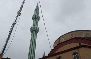 Fırtınadan yıkılan cami minaresi yenilendi