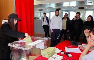 Fransa’daki Türk seçmenlerden sandığa yoğun...