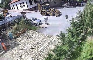 Freni boşalan iş makinesini böyle durdurdu