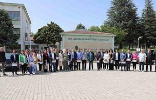 FÜ’de başarılı akademisyenler ödüllendirildi