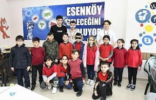 Galatasanat üyeleri Zonguldak’ta öğrencilerle...