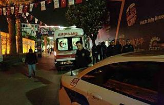 Gebze’de yolun karşısına geçen yayaya otomobil...