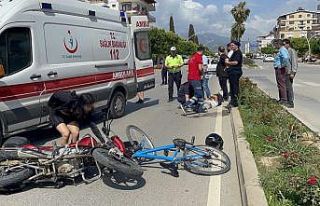 Genç kız, kazada yaralanan 9 yaşındaki çocuğun...