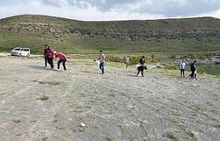 Gençler Acıgöl’de çevre temizliği yaptı