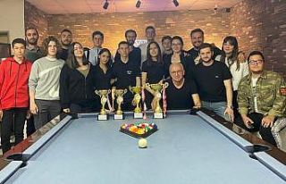 Gençler bilardoda istekaları konuşturdu