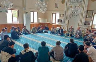 Gençlerle hem sohbet hem piknik