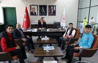 Gençlik Spor il Müdürü Din, sporcularla bir araya...