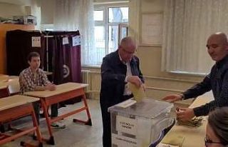 Genelkurmay Başkanı Yaşar Güler oyunu kullandı